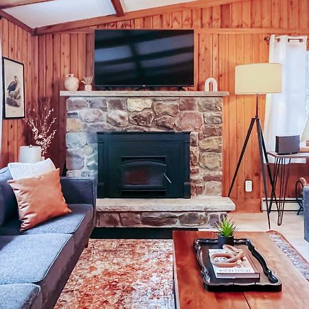 Stylish And Cozy Cabin, Walking Distance To Big Bass Lake Gouldsboro 외부 사진