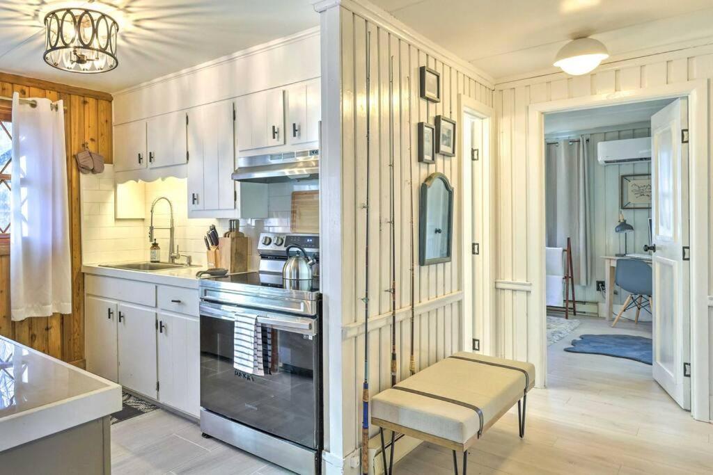 Stylish And Cozy Cabin, Walking Distance To Big Bass Lake Gouldsboro 외부 사진