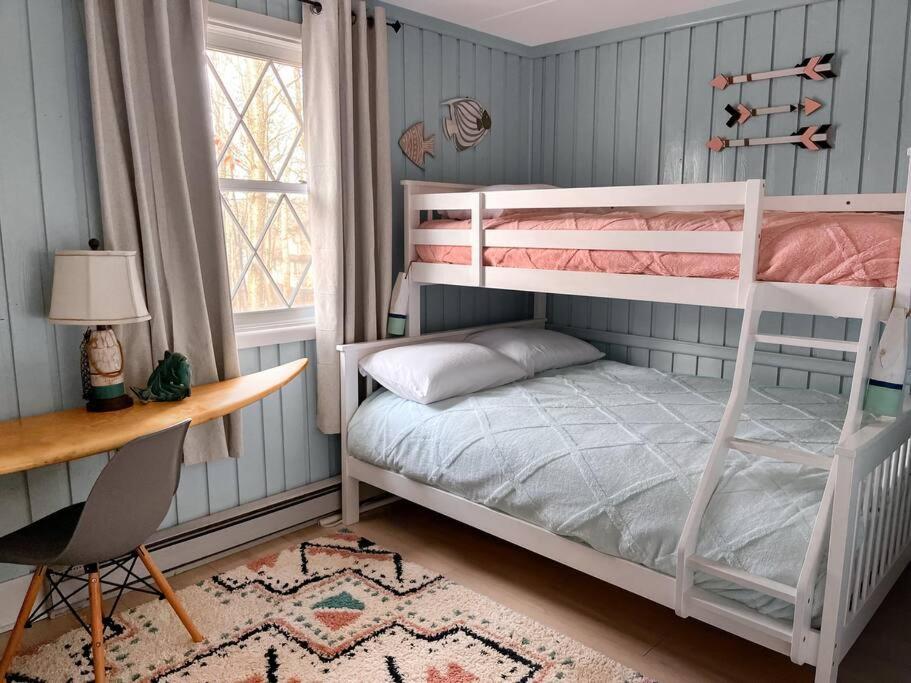 Stylish And Cozy Cabin, Walking Distance To Big Bass Lake Gouldsboro 외부 사진