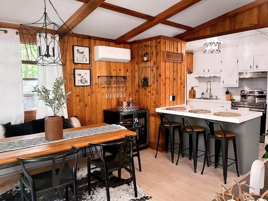 Stylish And Cozy Cabin, Walking Distance To Big Bass Lake Gouldsboro 외부 사진
