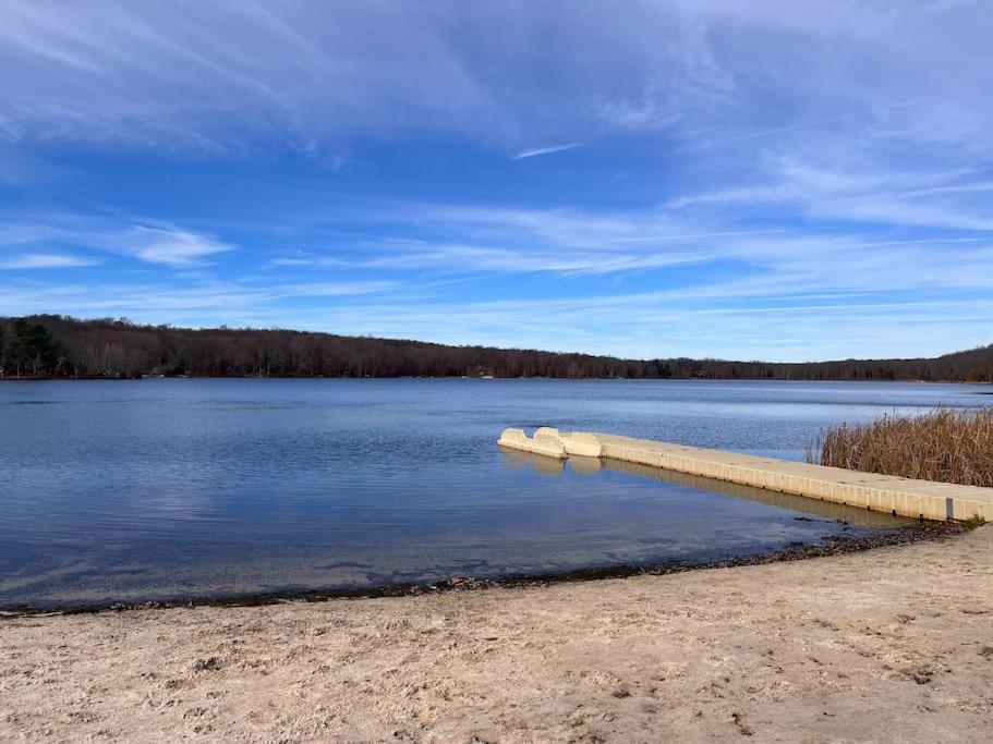 Stylish And Cozy Cabin, Walking Distance To Big Bass Lake Gouldsboro 외부 사진