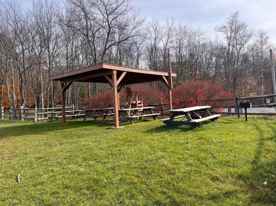Stylish And Cozy Cabin, Walking Distance To Big Bass Lake Gouldsboro 외부 사진