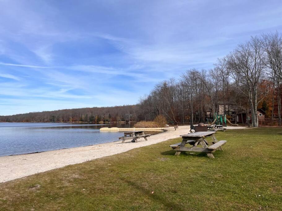Stylish And Cozy Cabin, Walking Distance To Big Bass Lake Gouldsboro 외부 사진