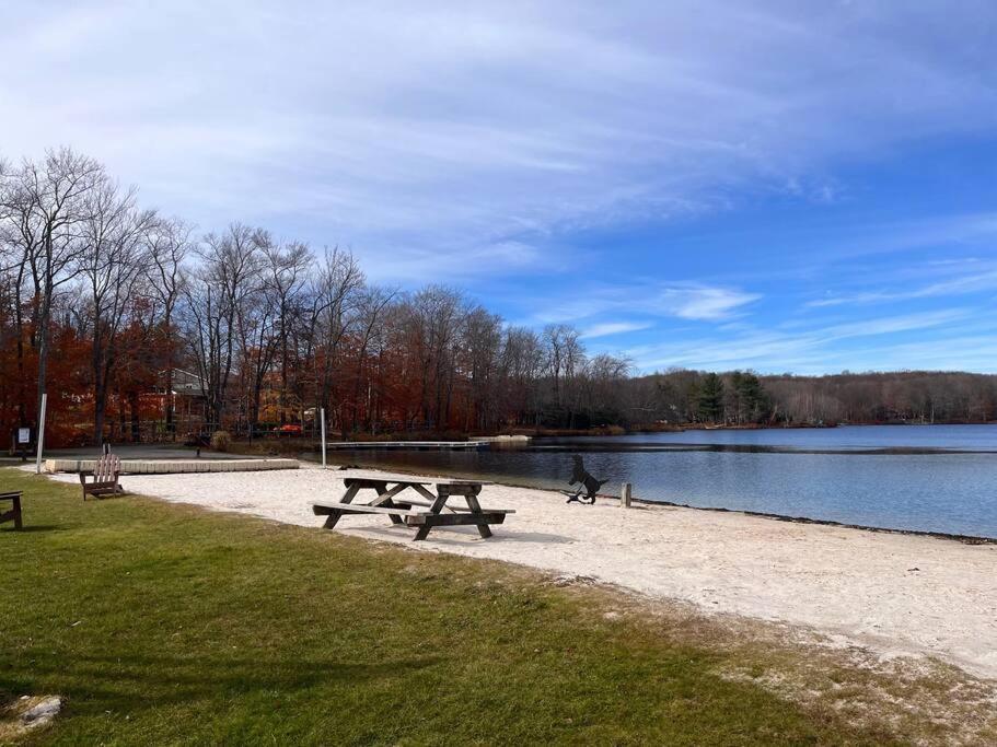 Stylish And Cozy Cabin, Walking Distance To Big Bass Lake Gouldsboro 외부 사진