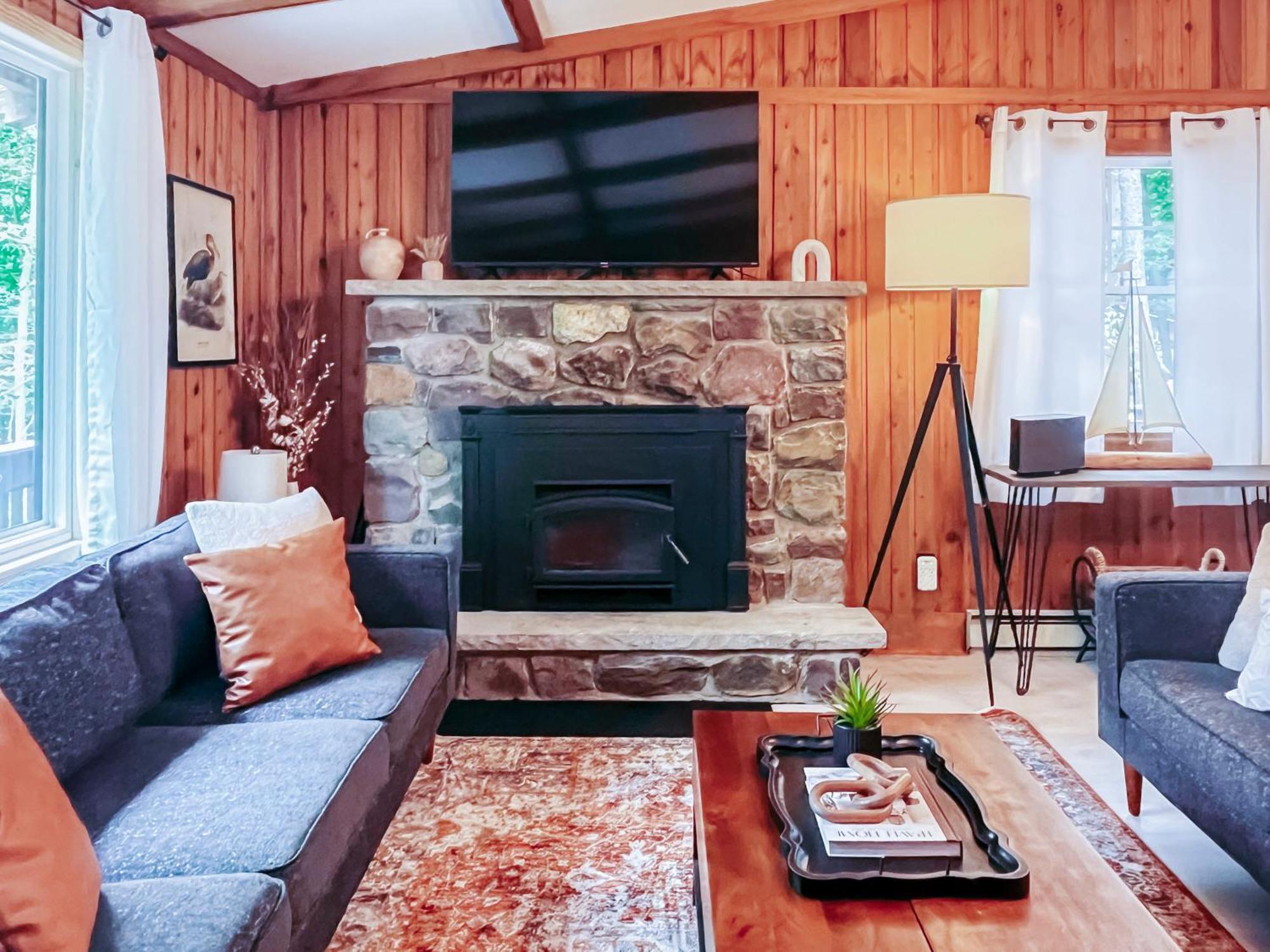 Stylish And Cozy Cabin, Walking Distance To Big Bass Lake Gouldsboro 외부 사진